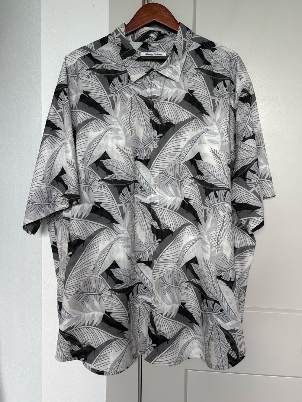 TOMMY BAHAMA THE BAHAMA COAST JUNGLE BAY GREY WHITE BUTTON SHIRT MENS 2XL